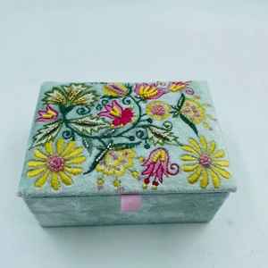 กระเป๋าผ้ากำมะหยี่ทำมือ รูปทรงปรับแต่งได้ หลายสี ปักมือ ของชำร่วยงานแต่งงาน งานศาสนา งานส่งเสริมการขาย - Product Image 1