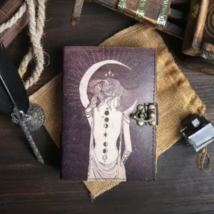 Lady Moon Journal en cuir véritable vintage fait main, imprimé UV, carnet de croquis pour le dessin sur papier pour les cadeaux. - Product Image 3