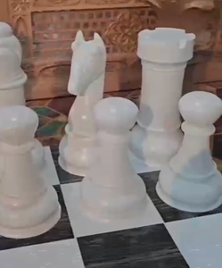 Piste de danse triangulaire en bois avec motif d'échecs pour mariages et événements - Product Image 4