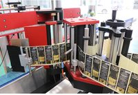Machine d'étiquetage automatique à trois côtés auto-adhésive pour les usines de boissons, les cosmétiques et les bouteilles chimiques