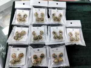 Vente chaude petites boucles d'oreilles Jhumki en or pour femmes boucles d'oreilles occidentales affichage de boucles d'oreilles de Style Vintage élégant - Product Image 2