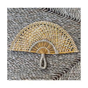 Ventilateur à main en paille fait à la main écologique ventilateur de carex naturel traditionnel vietnamien artisanat ventilateur de refroidissement exportation en gros - Product Image 3