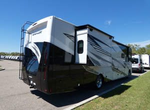 1F66F5DN1R0A03825 Nouveau camping-car de luxe classe A 2025 avec moteur à essence et intérieur spacieux à extension coulissante - Product Image 4