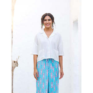 Camiseta Casual de Punto Sólido para Mujer - Camisa Bordada en Blanco Perla, Corte Cómodo - Product Image 1