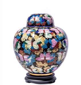 Urna Funeraria Tipo Domo con Diseño de Mariposa Negra Estilo Americano para Adultos - Product Image 1