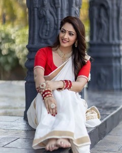 Hợp thời trang kerala onam Saree thời trang truyền thống Saree Bộ sưu tập vải nhẹ với viền vàng zari cho lễ hội onam - Product Image 2