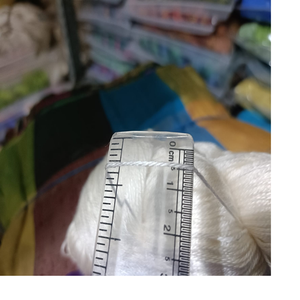 Hilos de seda de morera naturales de 1 mm de grosor, hechos a medida, ideales para reventa en tiendas de hilos y fibras, adecuados para reventa - Product Image 1