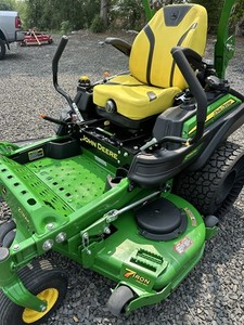 Cortadora de Césped Comercial Zero Turn 2021 con Mango Telescópico, 31 HP, 217 Horas, para Mantenimiento Profesional de Césped y Pasto - Product Image 3