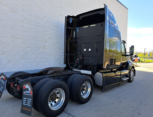 Camión Semirremolque International LT625 Sleeper 2019-2020 Listo para Trabajar, Cabina Condominial, RHD/LHD, Usado, Listo para Exportación - Product Image 2