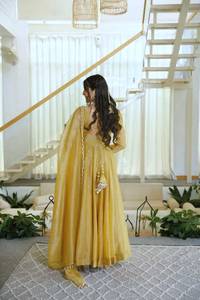 Robe de soirée de créateur en soie Salsa avec détails en feuille métallisée, bas en micro-coton et dupatta en soie Salsa, ensemble entièrement cousu prêt-à-porter - Product Image 4