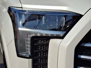 HV crewmax CAB พร้อมล้อโครเมียม4WD สีขาว2024 Toyot_a Tundr_a แบบไฮบริด - Product Image 5