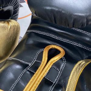 Gants de boxe professionnels sur mesure rouge et noir, antidérapants, respirants, en cuir véritable, avec sangle de poignet réglable pour Muay Thai MMA - Product Image 5