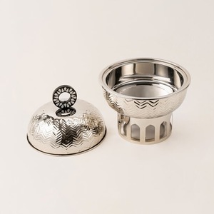 Réchaud élégant plaqué or avec support, idéal pour buffet ou banquet. - Product Image 2