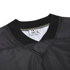 เสื้อเจอร์ซีย์ฟุตบอลแบบสั้นคอวีทรงหลวมผ้าโพลีเอสเตอร์ออกแบบโลโก้ได้ตามต้องการ - Product Image 3