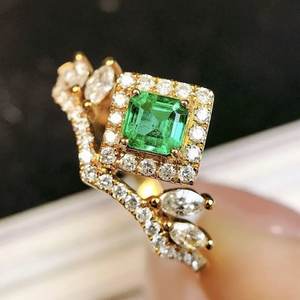 แหวนทอง 14K ทรงเจ้าหญิง ประดับมรกตแซมเบียธรรมชาติและมอสซาไนต์ สำหรับผู้หญิง ดีไซน์ทันสมัย เหมาะสำหรับงานแต่งงาน งานเลี้ยงฉลองครบรอบ และเป็นของขวัญวันเกิดเดือนพฤษภาคม - Product Image 1