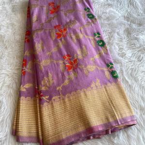 Sari Indio Tradicional Exclusivo de Seda Suave Khadi con Bordado Jari Meenakari, Elegante para Novias, Bodas y Festivales - Product Image 1