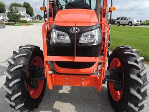Kubota M7060 tractor 4x4 invernadero agrícola Kubota Tractor - Product Image 5