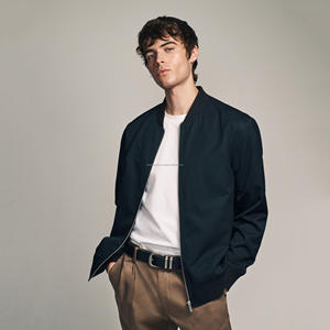 เสื้อแจ็คเก็ตบอมเบอร์กันลม แขนยาว ผ้าโพลีเอสเตอร์บุใยสำหรับฤดูใบไม้ร่วงและฤดูหนาว เสื้อผ้าผู้ชาย - Product Image 4