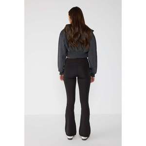 Leggings Españoles con Detalles de Bolsillos Laterales - Product Image 5