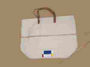 Rencontrez ces sacs, où la curiosité rencontre la valeur. - Product Image 3