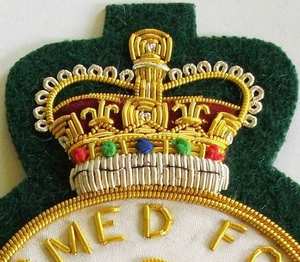 Badge de poche personnalisé en tissu brodé à la main avec fil d'or tactique de luxe pour uniforme - Product Image 3