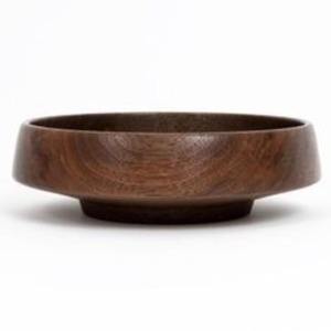 Durable <b>Wooden</b> Serving <b>Bowls</b> with a <b>Large</b> Capacity Perfect for Serving Family-sized Portions of Salads or Fruit Platters - Product Image 3