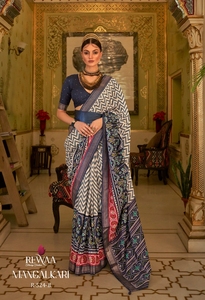 Soie de Patola imprimée de qualité indienne avec bordure de créateur pour femmes, vêtements de mariage et de fête - Product Image 6