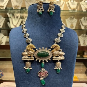 Collier indien oxydé traditionnel pour femmes et filles Collier ethnique en argent antique avec boucles d'oreilles Parfait pour les festivals - Product Image 1