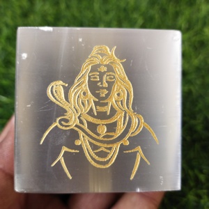 Cubo cuadrado grabado hecho a mano de selenita y turmalina negra, cristal barato para regalos de negocios, arte popular Original - Product Image 2
