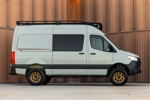 PRÊT À CONDUIRE - VÉHICULE D'OCCASION À VOLANT À GAUCHE |   2020 MERCEDEEESSS-BENNNZZZ SPRINTEERRR 2500 4X4 RV CONVERSION - Product Image 2