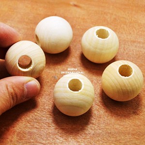 8 Cuentas de Madera de 28 mm de Colores Variados, con Forma de Corazón Redondo, Diseño de Pascua, Cuentas de Madera de Colores y Formas Personalizadas, Hechas a Mano en India - Product Image 5