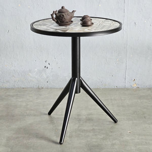 Mesa de Centro Moderna Estilo Farmhouse con Tapa de Vidrio y Patas de Hierro para Sala de Estar - Product Image 2