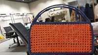 Sac à main en coton macramé fait à la main de couleur rouge pour les créateurs de mode et les magasins d'accessoires de mode pour la revente