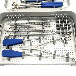 Kit d'instruments de plaque en acier inoxydable de haute qualité pour la chirurgie de la colonne vertébrale et des membres inférieurs Kit orthopédique manuel allemand - Product Image 4