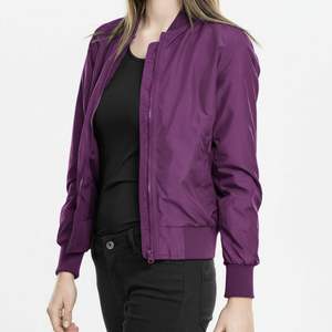 เสื้อแจ็คเก็ตบอมเบอร์ผู้หญิงแบบซิป ทอผ้าสีสันสดใส สวมใส่สบายๆ สไตล์สตรีทแวร์ กันลม ระบายอากาศได้ดี รับสกรีนโลโก้ สำหรับฤดูใบไม้ผลิและฤดูใบไม้ร่วง - Product Image 1