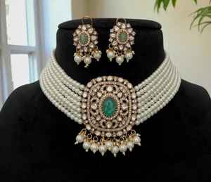 Conjunto de pendientes de Gargantilla Polki Kundan chapados en oro mate elegantes de moda para celebraciones de aniversario de boda - Product Image 1
