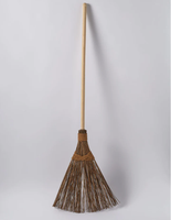 Balai à veines de feuille de noix de coco avec manche en bois pour le nettoyage du jardin fabriqué au Vietnam