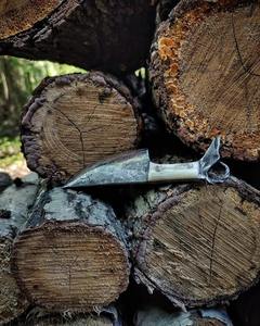 Hoja de acero al carbono hecha a mano Carril medieval Cuchillo de hierro Diseño único Forjado a mano Funda de cuero Premium. - Product Image 4