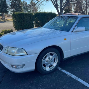 Nissan Leopard XV de 1998 en Buen Estado, Sin Reserva, Sedán Deportivo del Mercado Japonés, Turbo V6, Versión Estadounidense - Product Image 1