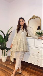 SOIRÉE GEORGETTE BRODERIE SÉQUENCE TRAVAIL TOP DHOTI AVEC DUPATTA BLANC - Product Image 6