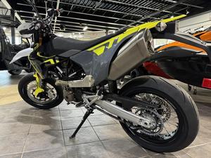 Offre aux enchères 2024 : Nouvelles motos Supermoto 701 avec une vitesse maximale de plus de 80 km/h, puissance 1001-2000W, origine américaine, acompte requis - Product Image 3
