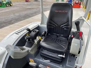 LIVRAISON GRATUITE Mini-excavatrice TAKEUCHI TB230 24HP Moteur diesel à cabine ouverte homologué EPA CE Hydraulique auxiliaire 2 vitesses Plc. - Product Image 6