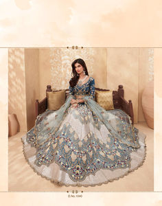 Lehenga en soie ombrée HEAVY ALIZEH avec doublure intérieure en santoon mat, chemisier en soie lourde et dupatta en filet papillon - Product Image 4