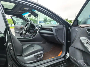 Berline de luxe Avalon Style 2023-2025 toutes options, véhicule automatique haut de gamme à vendre en excellent état - Product Image 2