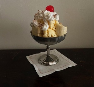 Elegante vajilla de helado de acero inoxidable con diseño minimalista para una cocina o comedor elegante y moderna - Product Image 5