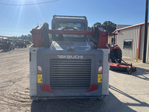 รถตักตีนตะขาบขนาดเล็ก Takeuchi TL12V2 เครื่องยนต์ดีเซล ระบบไหลเวียนสูง สำหรับงานป่าไม้ พร้อมอุปกรณ์บดไม้ - Product Image 4
