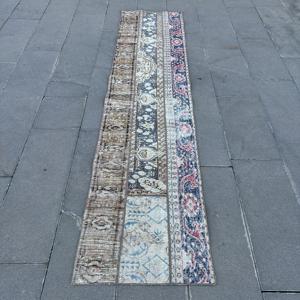 Alfombra Turca de 2x8.6 pies, Alfombra Vintage Azul a Cuadros de Lana - Product Image 1