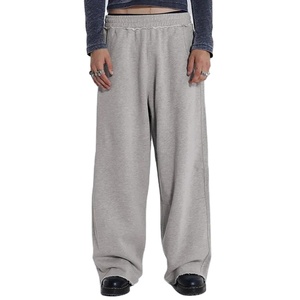 กางเกงวอร์มทรงหลวมขาบานดีไซน์ใหม่สำหรับผู้ชาย สีพื้น เนื้อผ้าหนา ทรงแบ็กกี้ ขอบดิบ - Product Image 1