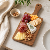 Planche à découper en bois d'acacia irrégulier avec poignée pour servir le fromage, la pizza, le steak, le gâteau et pour une utilisation en cuisine