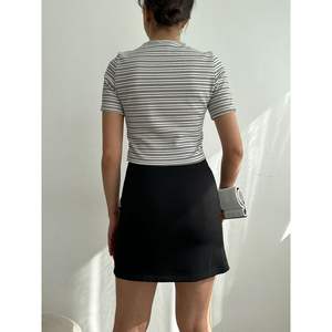 Falda a Rayas Negra con Ribete de Encaje para Mujer, Marca Topshow, Blusa al por Mayor - Product Image 1